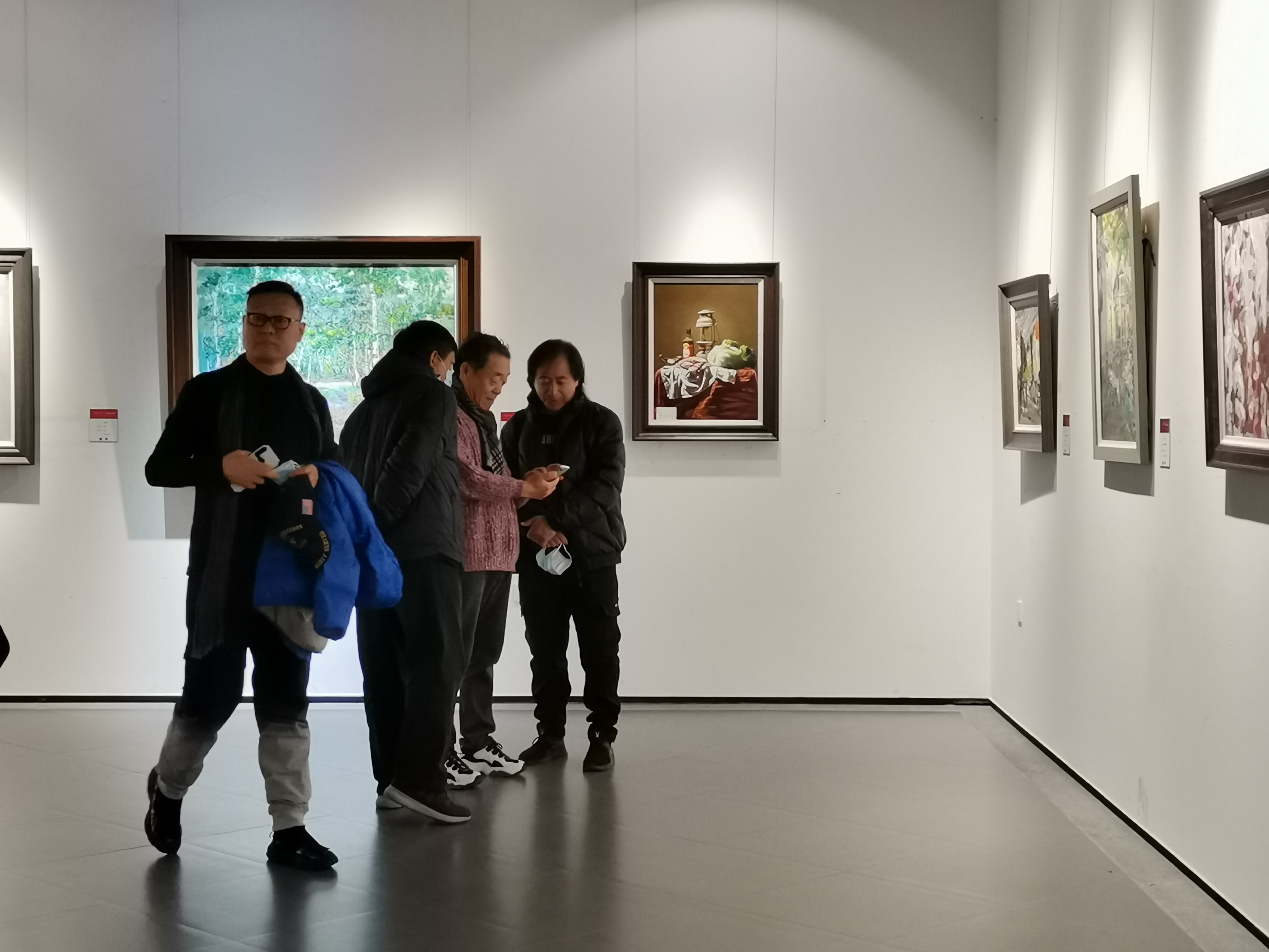 2020共绘炫彩.中俄油画交流展启幕  好色之涂作品全部入选